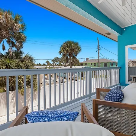 Inn-2-Blue: Poolside Fun & Beach Walks Await!